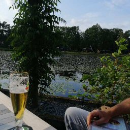Eating a t a lake on the bungalow park