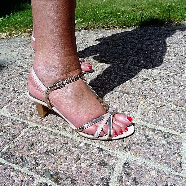 rose gold sandals