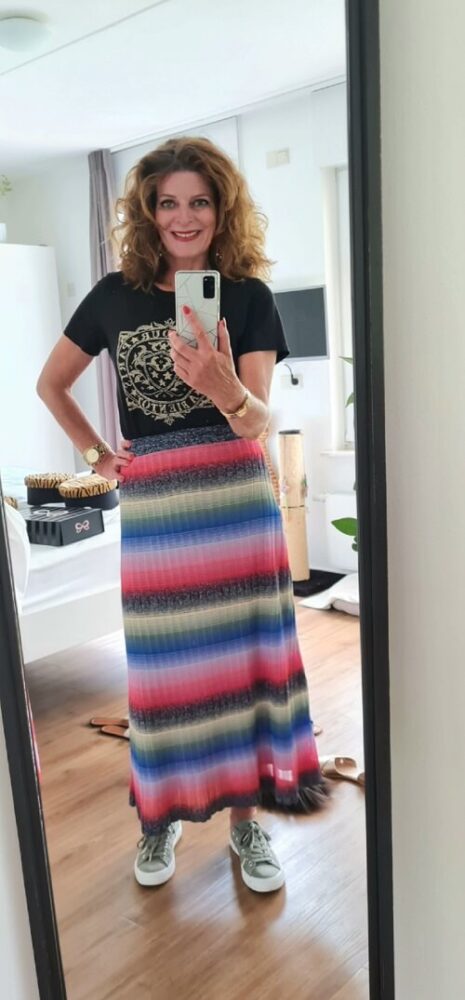 skirt with metallic thread