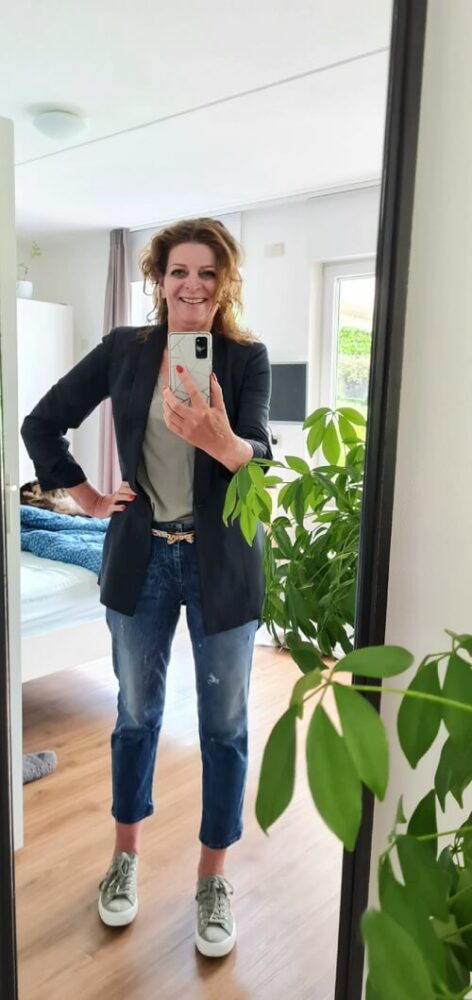boyfriend jeans with dark green blazer