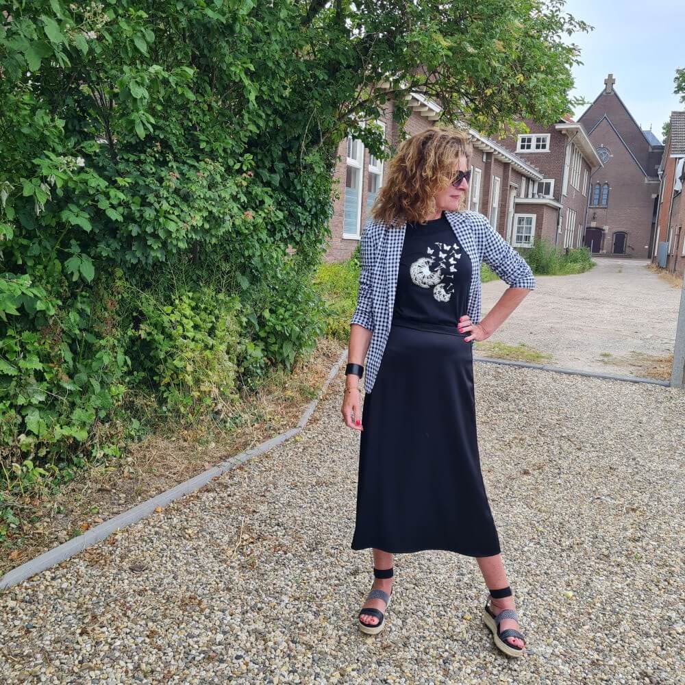 black and white outfit with black espadrilles