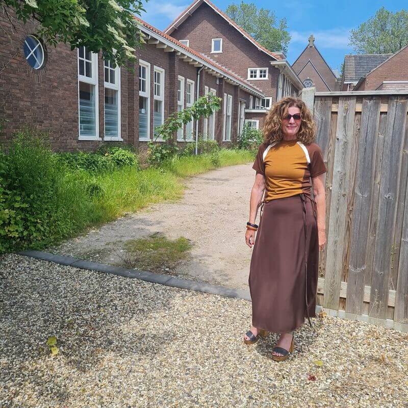 brown and blue outfit with a 70s vibe