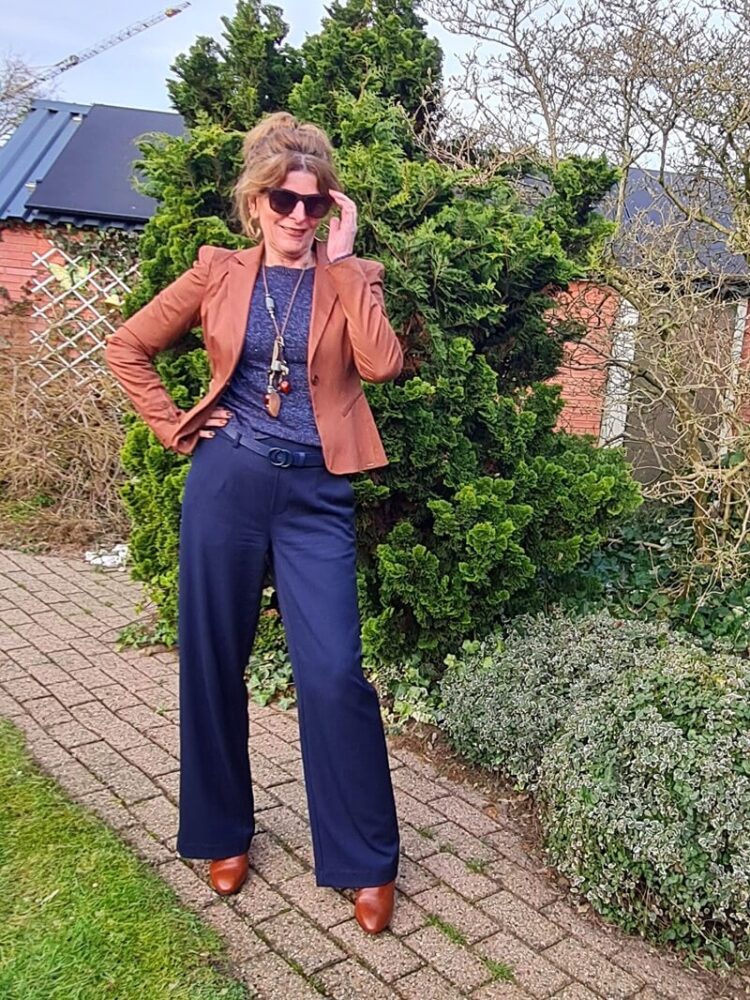 navy wide legged trousers