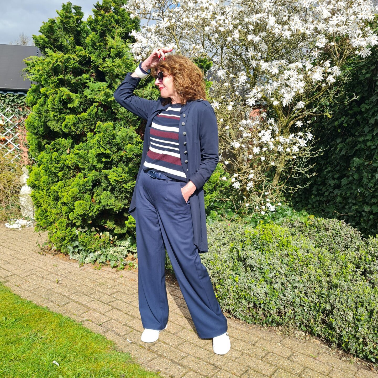 monochrome look with striped jumper and white sneakers