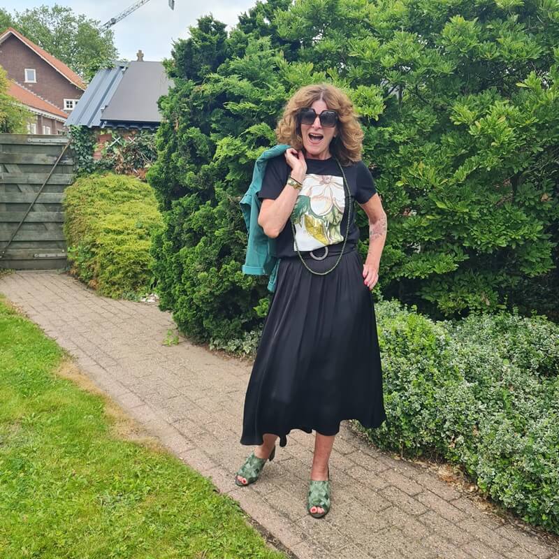 dark colours in summer