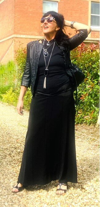 monochrome black outfit in summer