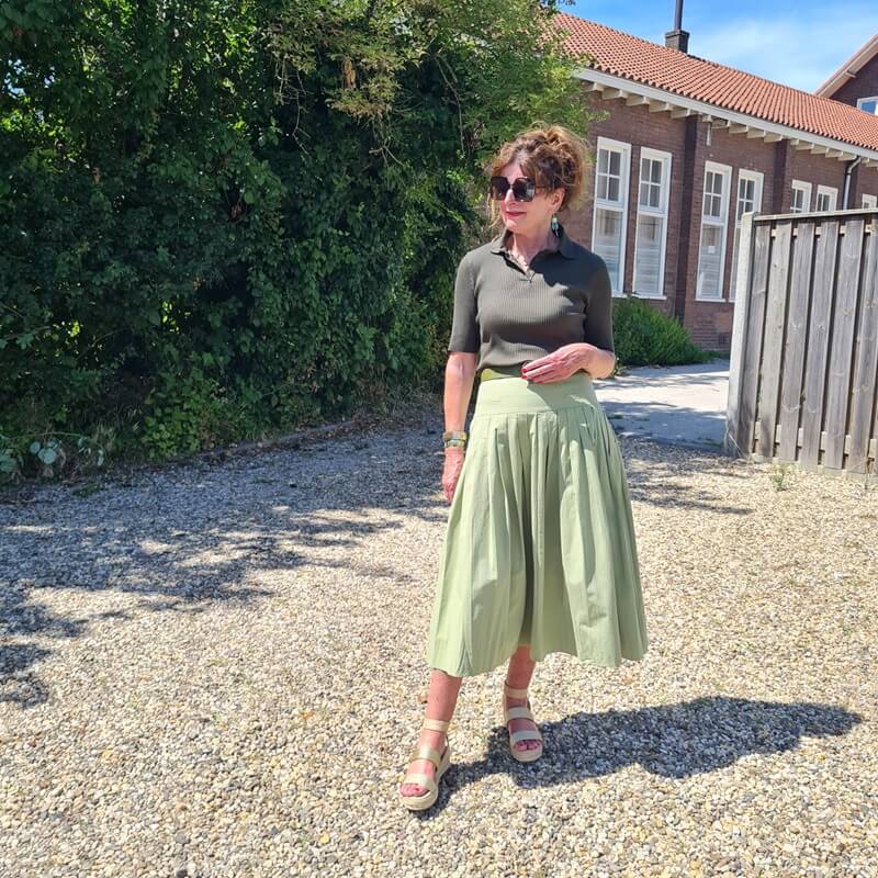 green skirt with hip pass