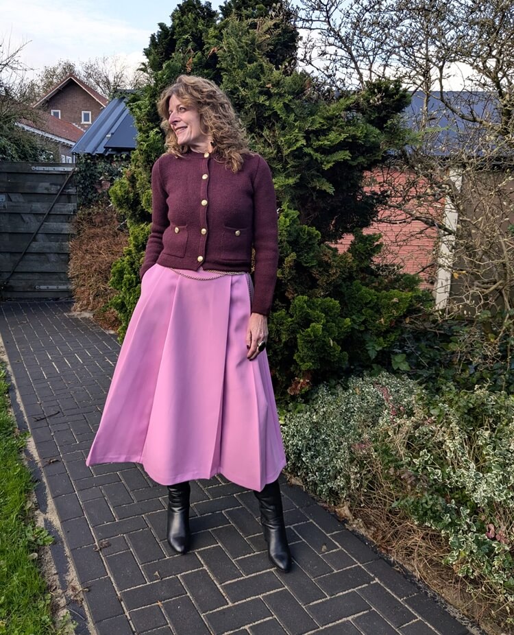 bubblegum pink pleated skirt in fall