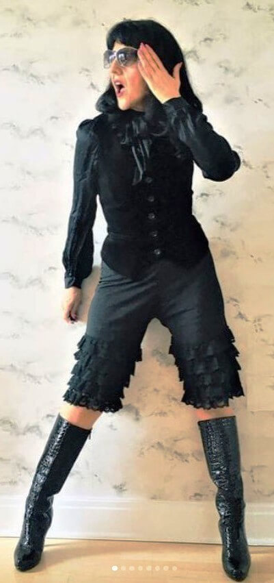 black monchrome outfit