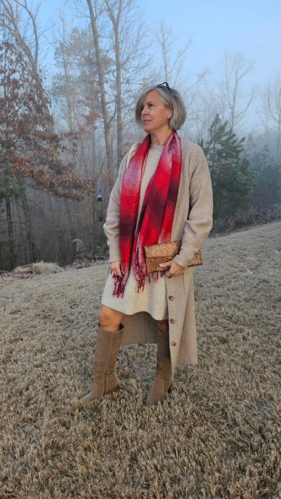 neutral look with a pop of colour
