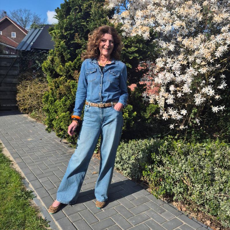 wide legged jeans