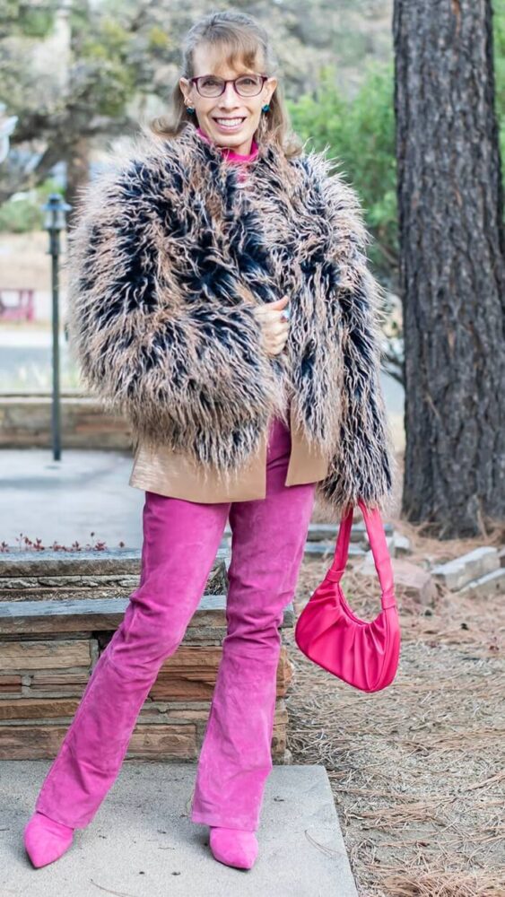 fashion blogger in coloured trousers