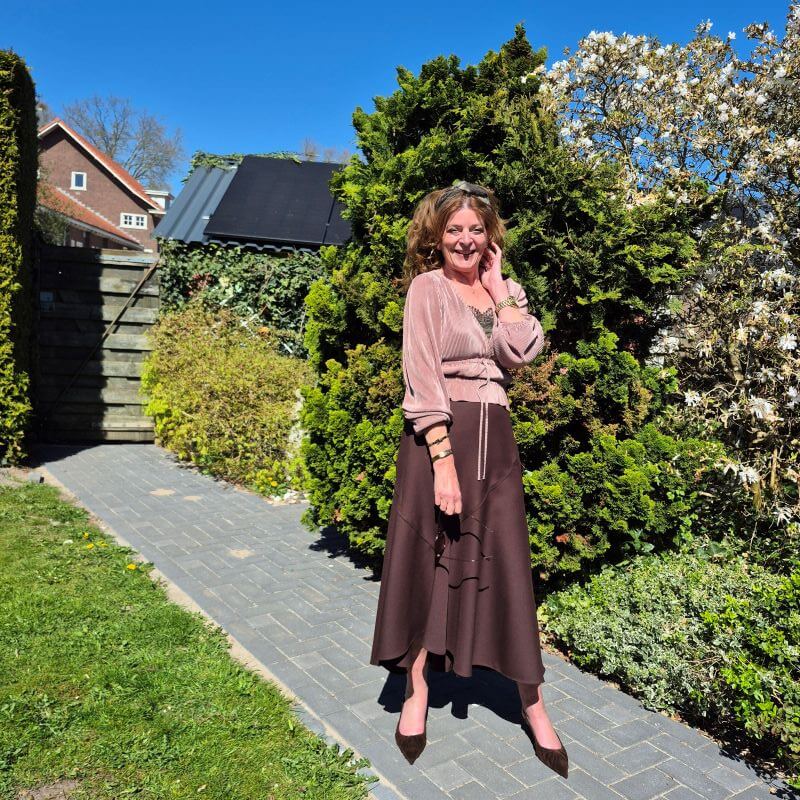 outfit in brown shades