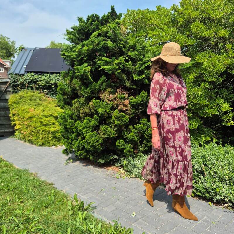 maxi dress and summer hat