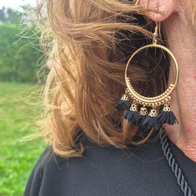 gold en black earrings