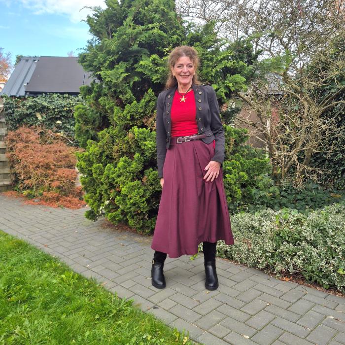 Dynamic Duo, aubergine and red