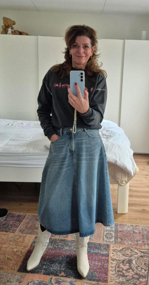 Denim skirt with sweater