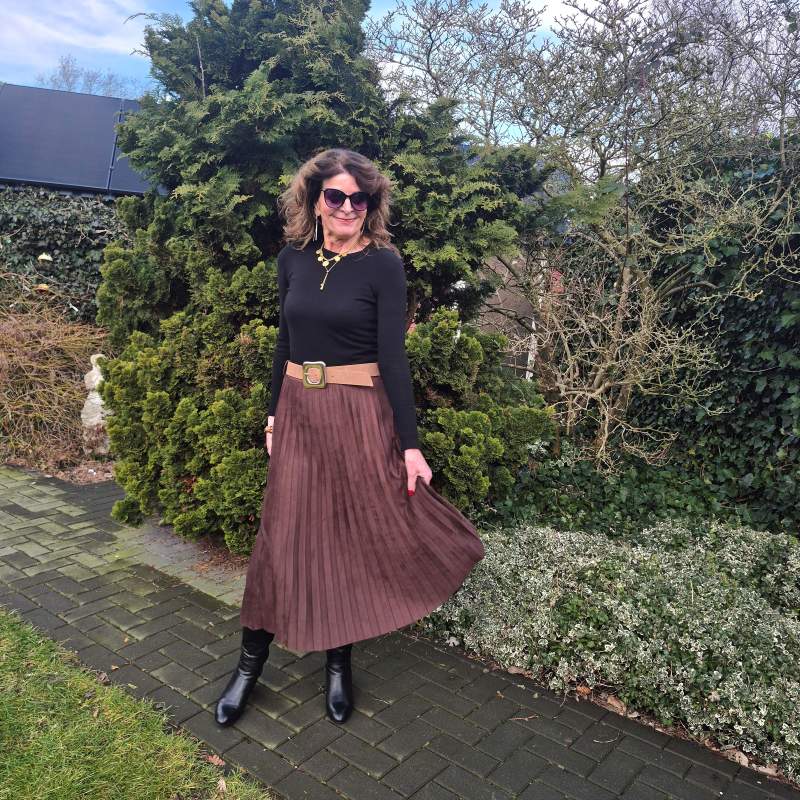 brown and black outfit